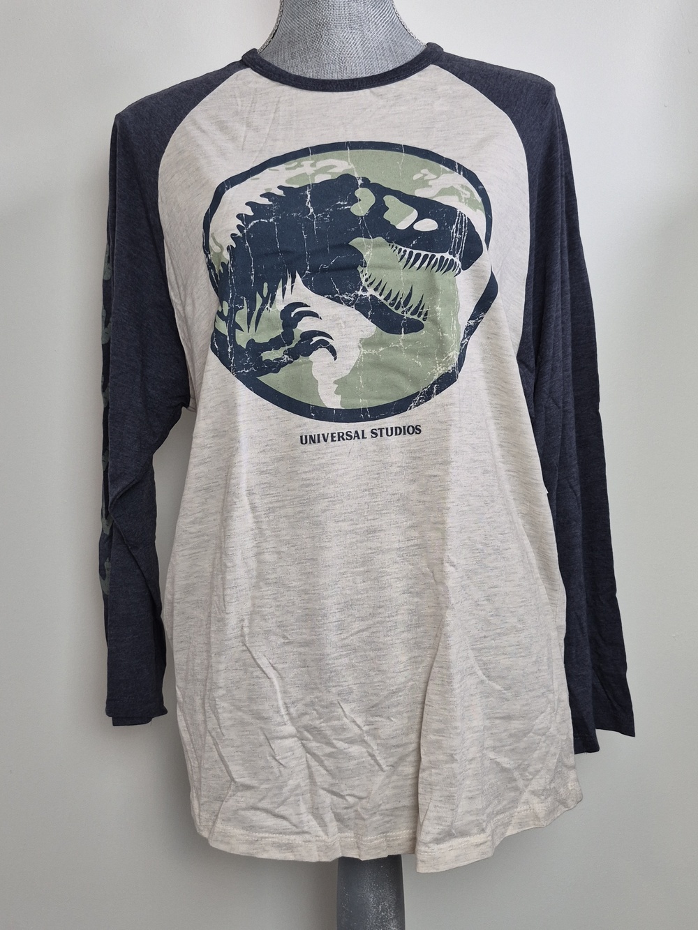 Jurassic World Graphic Baseball 3/4 Sleeve Tee Shirt Brand new with tags Large